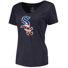 Load image into Gallery viewer, Chicago White Sox Women&#39;s 2019 Stars &amp; Stripes Banner Wave V-Neck T-Shirt - Navy MLB Ladies V-Neck
